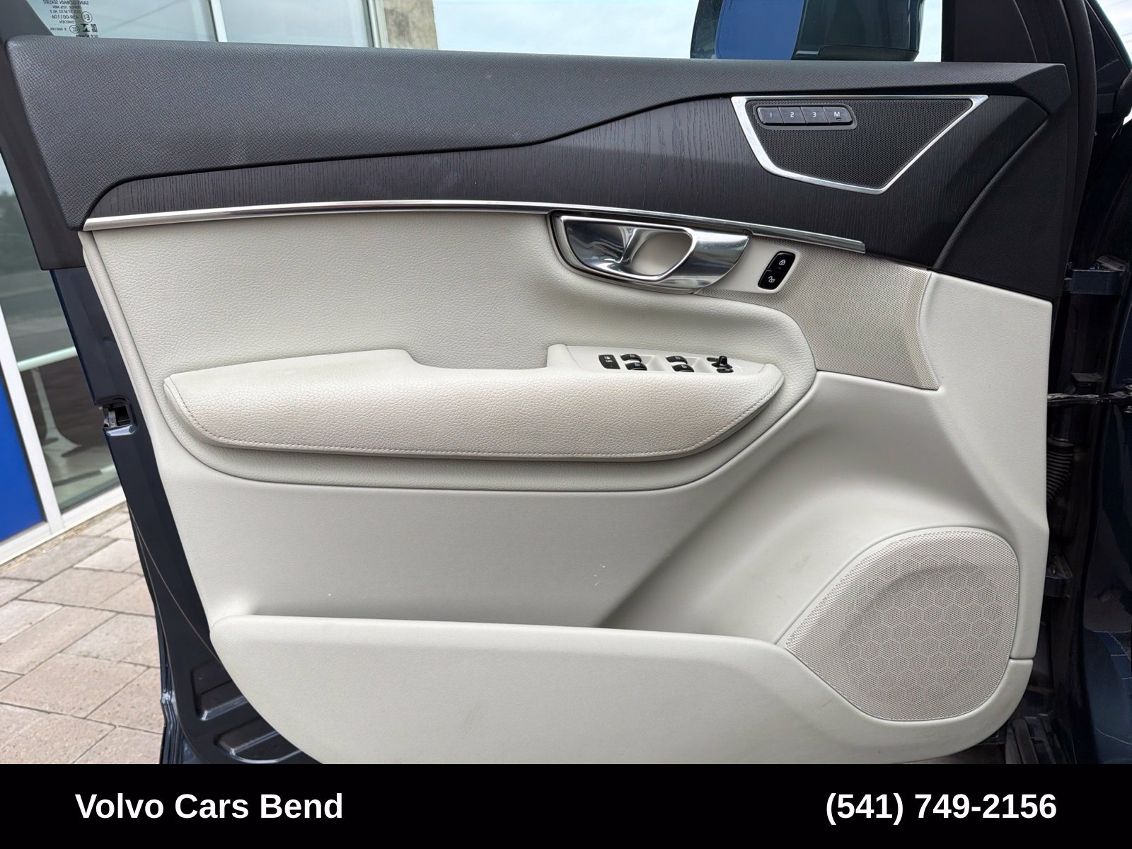 Used 2020 Volvo XC90 T6 Momentum w/ Protection Package Premier AWD/4WD image 18