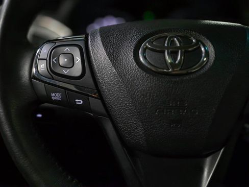 Used 2018 Toyota Avalon XLE Premium image 19