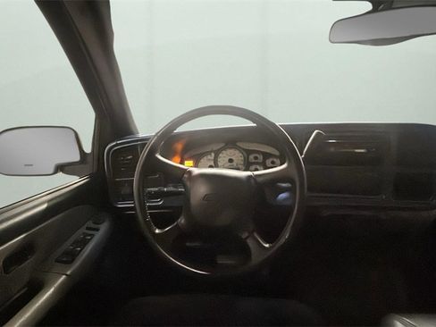 Used 2002 Chevrolet Suburban LS image 11