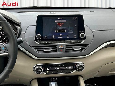 Used 2019 Nissan Altima 2.5 SV image 9