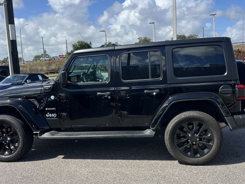 Used 2023 Jeep Wrangler Sahara image 8