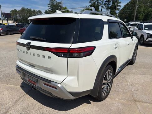 Used 2022 Nissan Pathfinder Platinum w/ Lighting Package (N92) FWD image 6