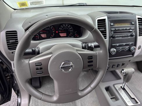 Used 2012 Nissan Frontier SV w/ SV Premium Utility Pkg AWD/4WD image 22