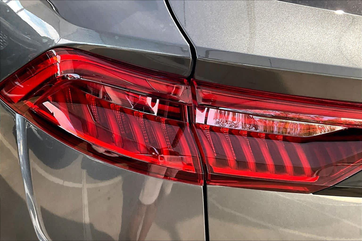 Used 2023 Audi Q8 Prestige AWD/4WD image 28