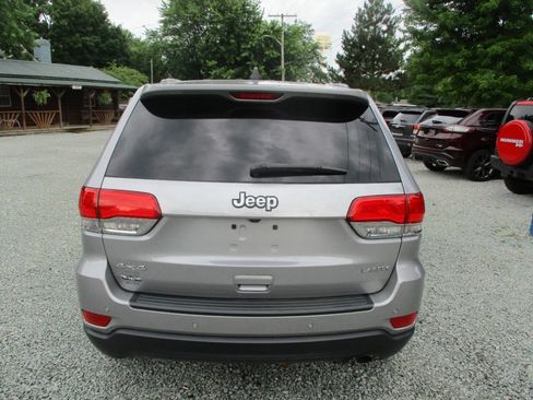 Used 2019 Jeep Grand Cherokee Laredo image 4