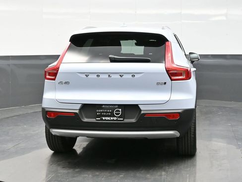 Used 2025 Volvo XC40 B5 Plus image 6