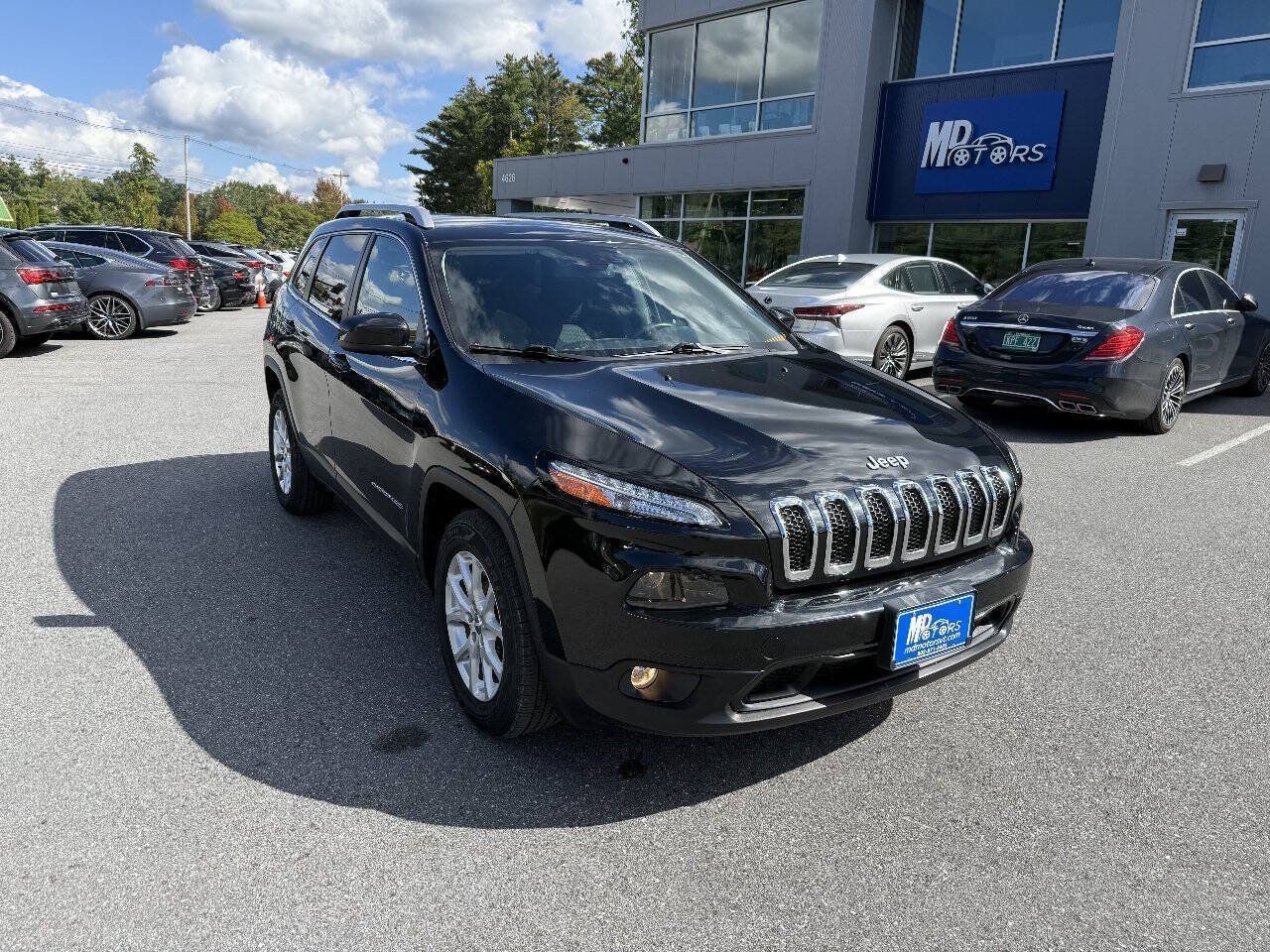 Used 2016 Jeep Cherokee Latitude w/ Cold Weather Group AWD/4WD image 5