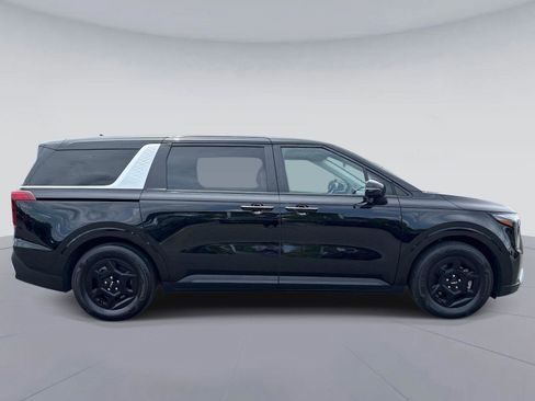 Used 2025 Kia Carnival FWD image 2