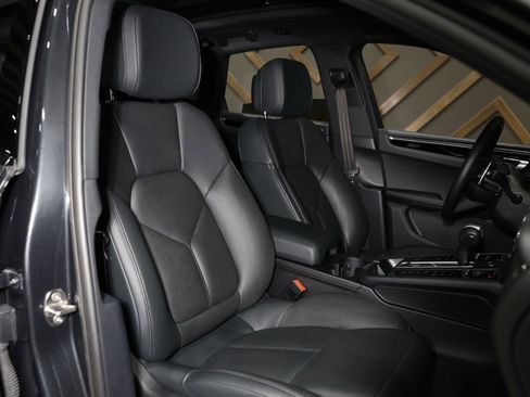 Used 2023 Porsche Macan image 5