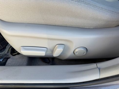 Used 2015 Toyota Camry LE image 19