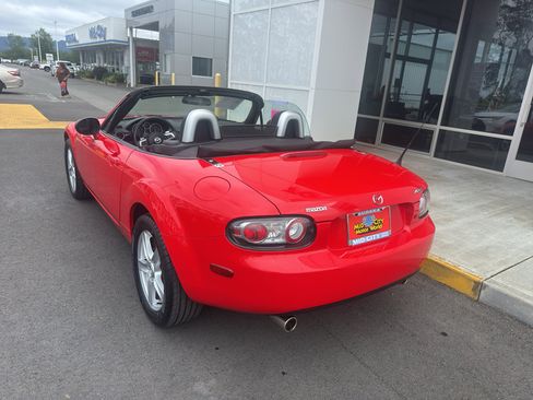 Used 2006 MAZDA MX-5 Miata Touring RWD image 21