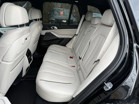 Used 2021 BMW X5 xDrive40i w/ Executive Package image 42