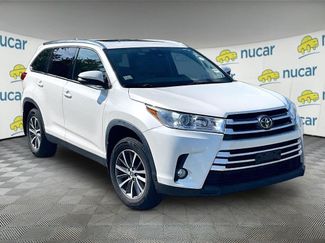 Used 2019 Toyota Highlander XLE AWD/4WD video 1