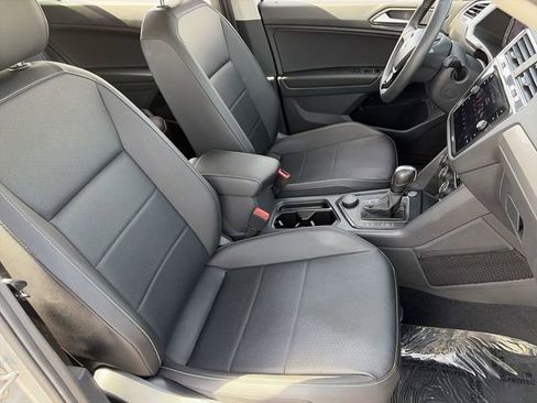 Used 2021 Volkswagen Tiguan SEL AWD/4WD image 12