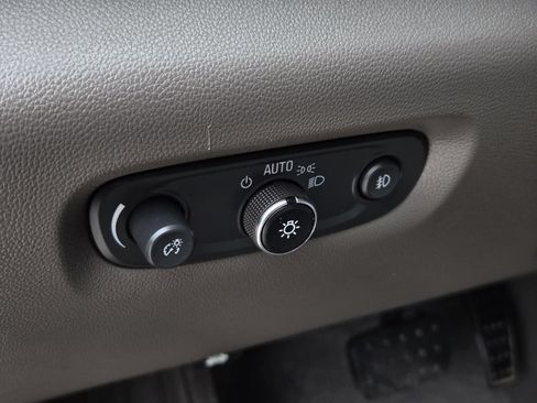 Used 2020 Chevrolet Traverse LT FWD image 19