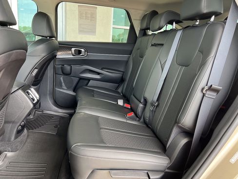 Used 2021 Kia Sorento S w/ Panoramic Sunroof Package image 28