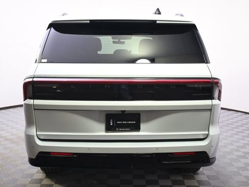New 2026 Lincoln Navigator L Reserve w/ Jet Appearance Package AWD/4WD image 5