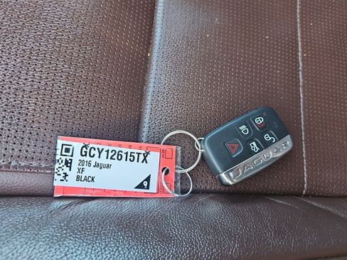 Used 2016 Jaguar XF R-Sport image 20