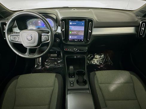 Used 2025 Volvo XC40 B5 Core image 27