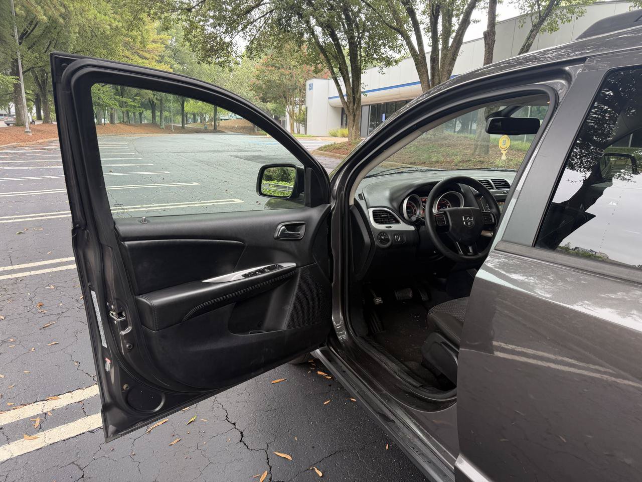Used 2020 Dodge Journey SE w/ Blacktop Package FWD image 9