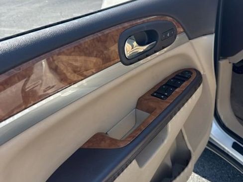 Used 2011 Buick Enclave CXL FWD image 9