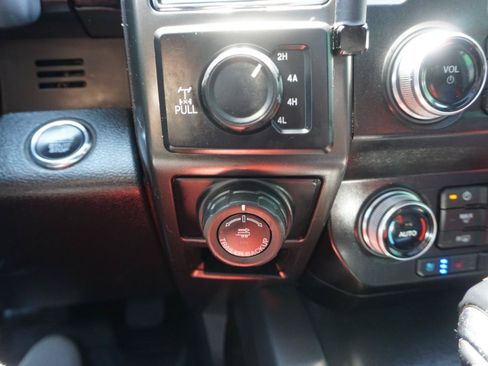Used 2019 Ford F150 Lariat w/ Equipment Group 502A Luxury AWD/4WD image 23