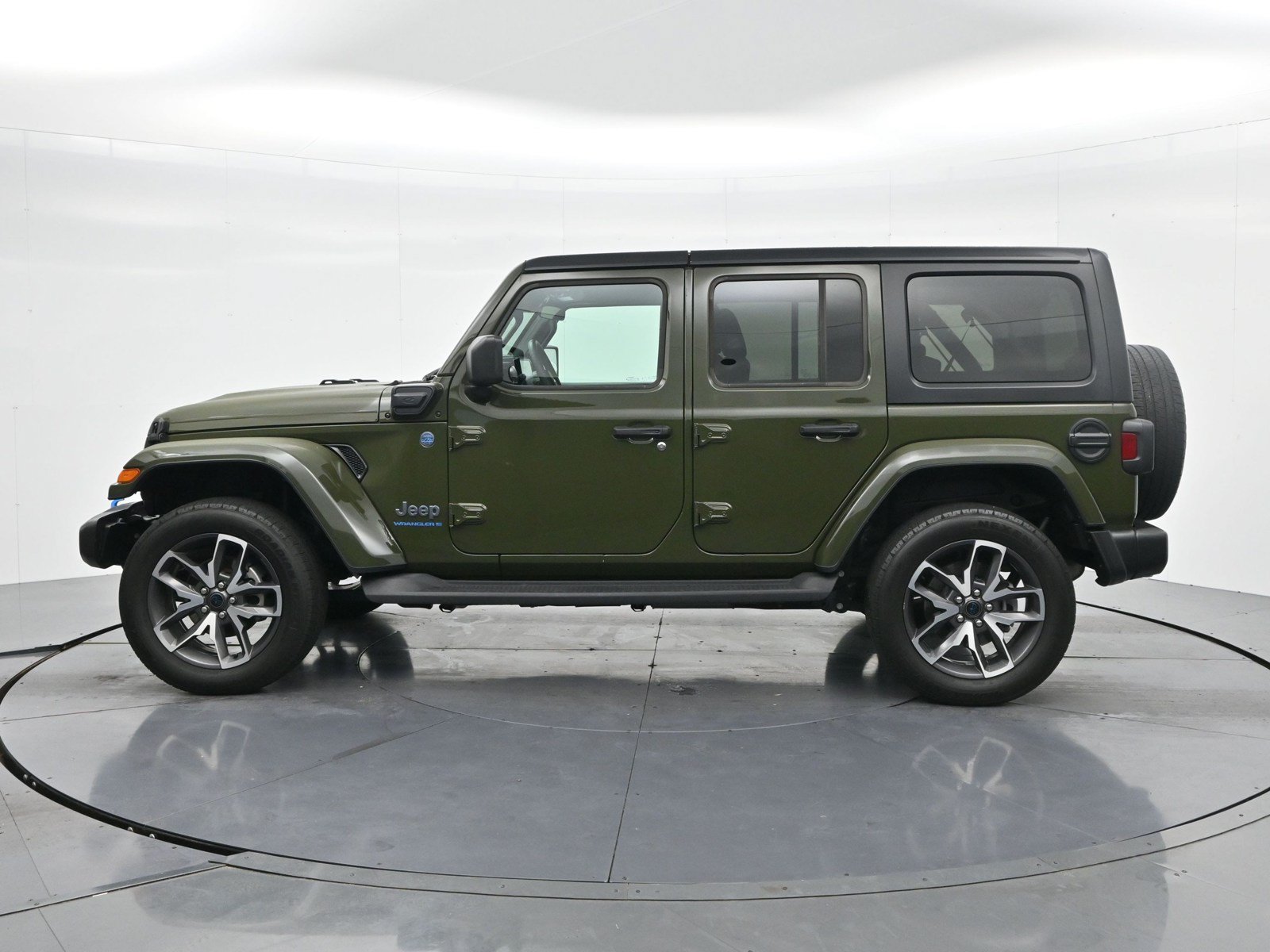 Used 2024 Jeep Wrangler Unlimited w/ Convenience Group AWD/4WD image 8