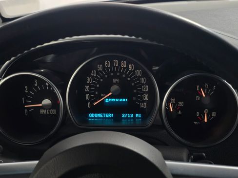 Used 2005 Chevrolet SSR w/ Preferred Equipment Group RWD image 86