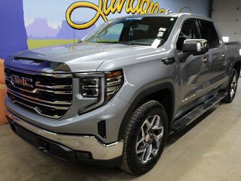 Used 2024 GMC Sierra 1500 SLT w/ SLT Premium Plus Package AWD/4WD image 9