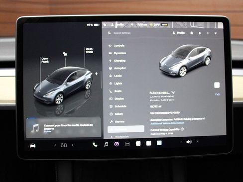 Used 2023 Tesla Model Y Long Range image 25