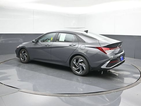 Certified 2025 Hyundai Elantra Sport FWD image 3