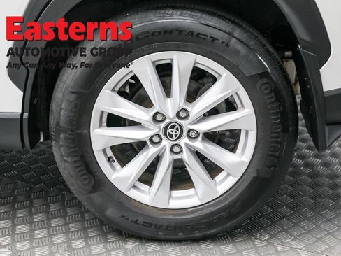 Used 2023 Toyota Corolla Cross LE image 8