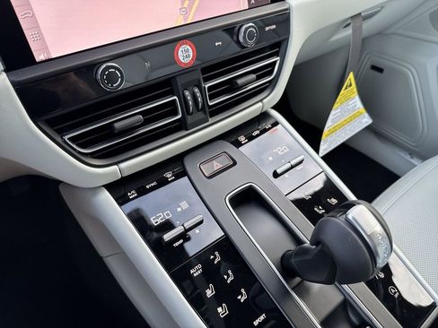 New 2026 Porsche Macan S image 23