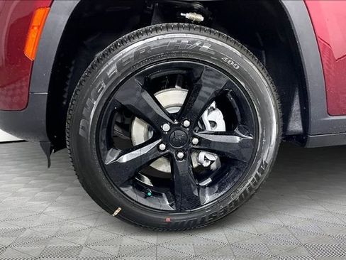 New 2025 Jeep Grand Cherokee Laredo image 13