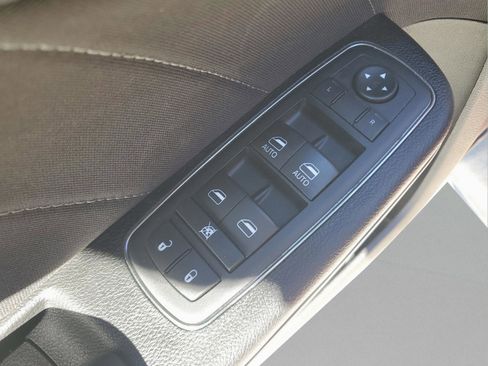 Used 2019 Dodge Charger SXT w/ Blacktop Package image 17