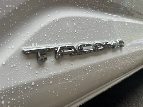 Used 2024 Toyota Tacoma SR5 AWD/4WD image 34