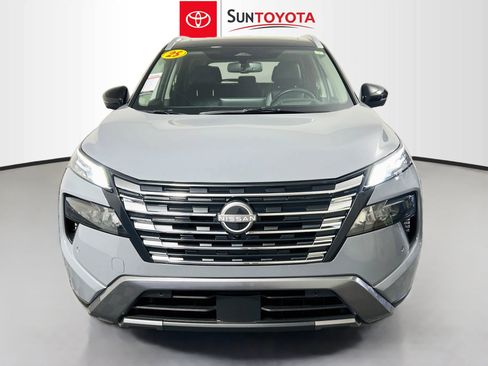 Used 2025 Nissan Rogue SL w/ SL Premium Package FWD image 10
