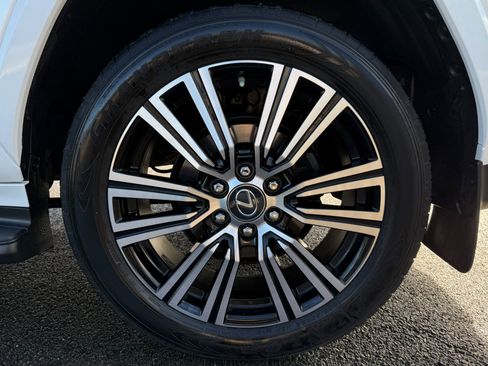 Used 2023 Lexus LX 600 4WD w/ Luxury Package image 60