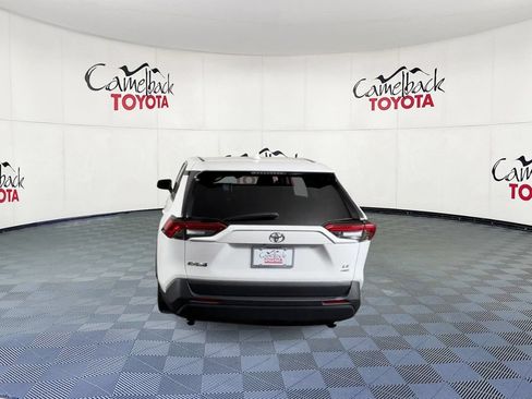 Used 2025 Toyota RAV4 LE AWD/4WD image 9
