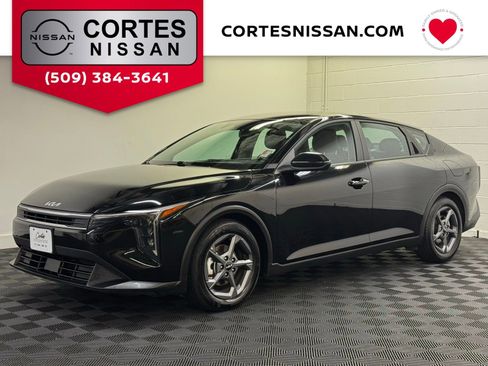 Used 2025 Kia K4 LXS image 1