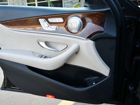 Used 2017 Mercedes-Benz E 300 image 8