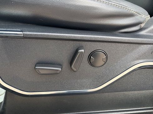 Used 2023 Ford F150 Lariat w/ Trailer Tow Package image 24