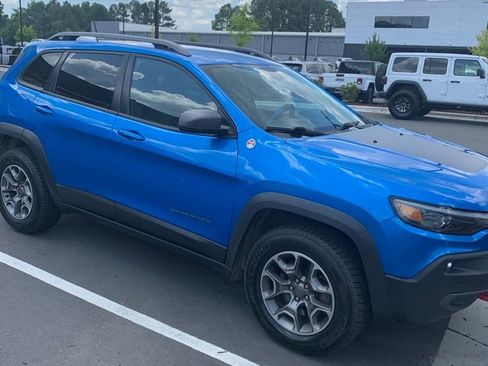Used 2020 Jeep Cherokee Trailhawk w/ Technology Group AWD/4WD image 8