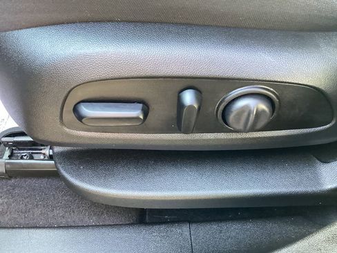 Used 2021 Chevrolet Equinox LT image 45