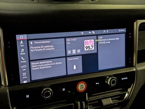 Certified 2025 Porsche Macan image 32