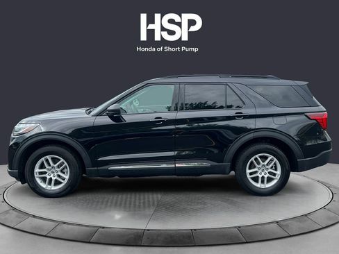 Used 2025 Ford Explorer Active AWD/4WD image 2