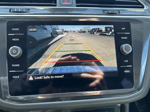 Certified 2024 Volkswagen Tiguan SE image 13