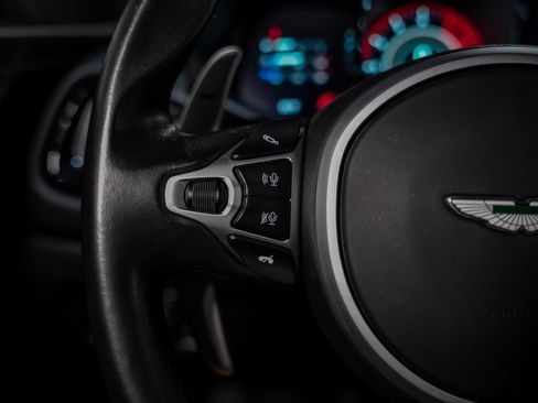 Used 2020 Aston Martin V8 Vantage Coupe image 38