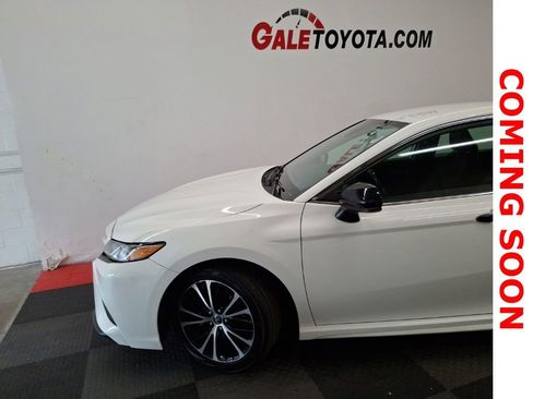 Used 2019 Toyota Camry SE FWD image 4