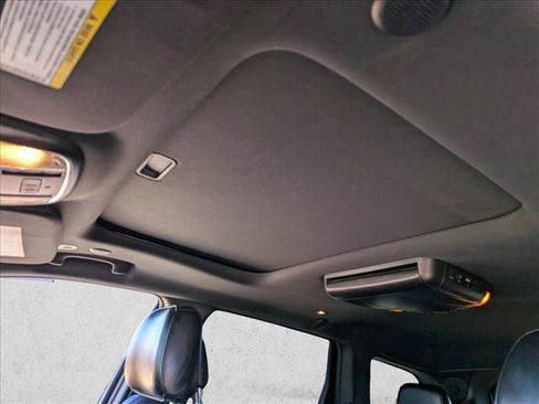 Used 2018 Jeep Grand Cherokee Altitude RWD image 16